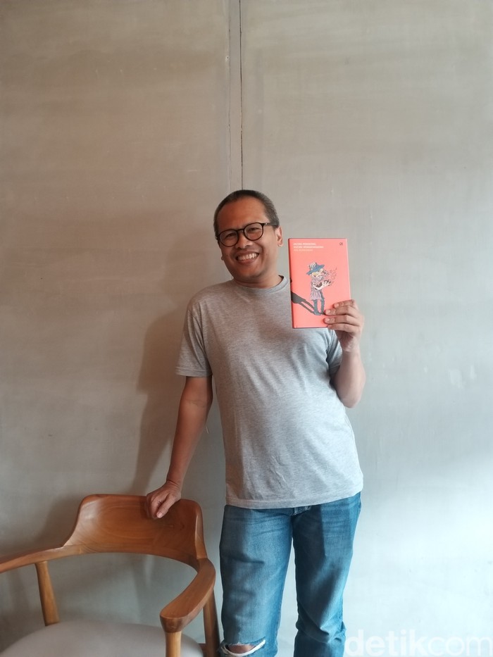 Eka Kurniawan saat ngobrol soal novel terbarunya Anjing Mengeong Kucing Menggonggong Eka Kurniawan saat ngobrol soal novel terbarunya Anjing Mengeong, Kucing Menggonggong pada Rabu (7/8/2024).
