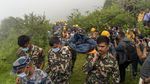 Evakuasi Jenazah Jatuhnya Helikopter di Hutan Nepal