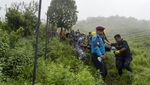 Evakuasi Jenazah Jatuhnya Helikopter di Hutan Nepal
