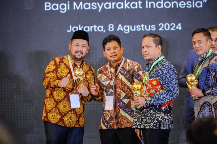 Gresik Raih UHC Awards