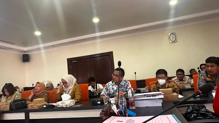 Hearing soal mal di DPRD Surabaya