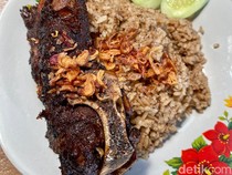 Perpaduan Iga Bakar Rawamangun dan Nasi Kebuli yang Viral