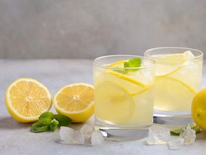 Bolehkah Minum Air Lemon Setiap Hari? Catat Potensi Risiko dan Manfaatnya