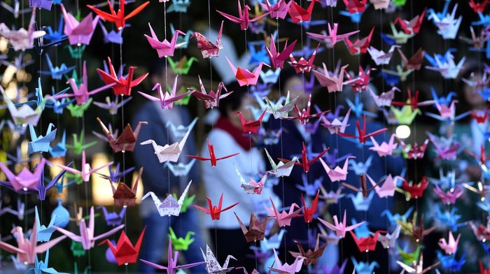 Dalam memperingati tragedi bom atom Hiroshima yang ke-79 tahun, instalasi origami burung bangau menghiasi salah satu wisata di Brasilia, Brasil. Ini penampakannya.
