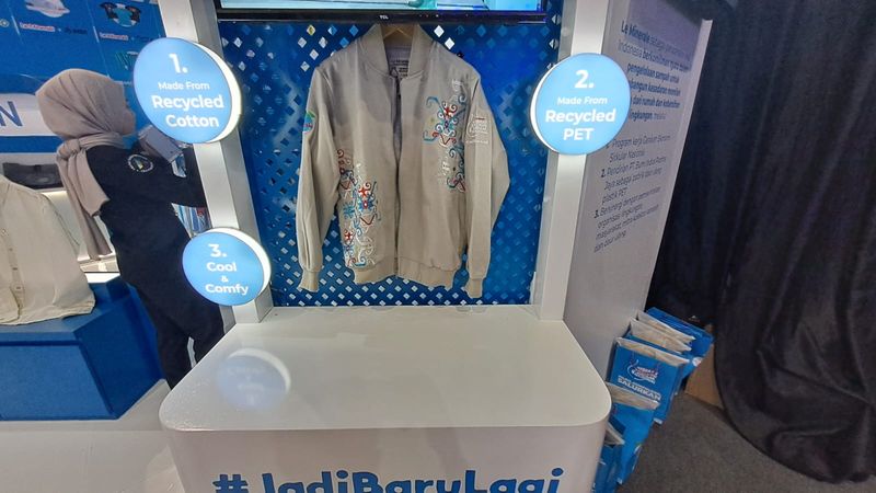Jaket dari Botol PET