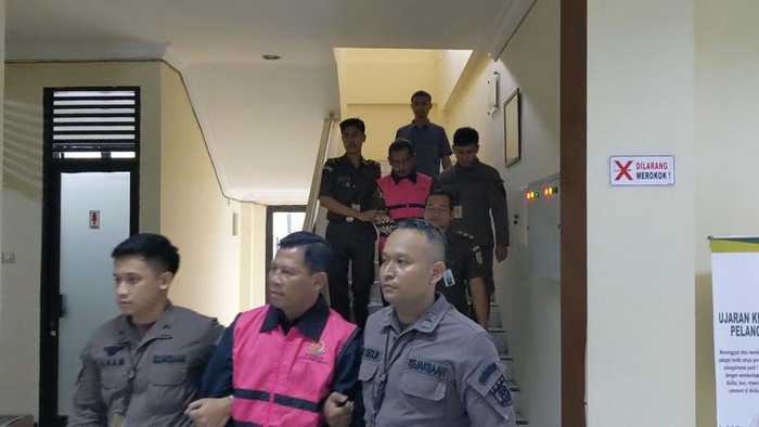 Kades dan bendahara Batangsaren,Tulungagung