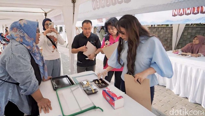 Kampung Wisata Glodok Gelar Lomba Masak Semarakkan HUT RI Kampung Wisata Pecinan Glodok gelar lomba memasak. Lomba ini dalam rangka menyemarakan HUT RI.