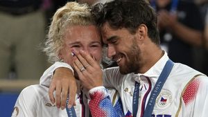 7 Foto Pasangan Petenis Viral: Putus Cinta Dulu, Raih Emas Olimpiade Kemudian