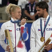 Namun saat laga Prague Open yang digelar pada akhir Juli 2024, Katerina mengumumkan bahwa dia dan Tomas telah mengakhiri hubungan cinta mereka. Ya, itu benar, tapi ini urusan pribadi saya. Tentu saja, kami akan bermain, kami profesional, kata Katerina kepada Blesk.cz. Foto: Dok. AP Photo/Andy Wong/Manu Fernandez, Instagram siniakovakaterina
