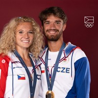Siapa sangka di balik kemenangan Katerina dan Tomas ada kisah putus cinta. Seperti dikutip dari VT, Katerina Siniakova dan Tomas Machac sebelumnya bukan hanya sekadar pasangan di lapangan tenis. Di kehidupan sehari-hari keduanya pernah menjalin asmara selama empat tahun. Foto: Dok. AP Photo/Andy Wong/Manu Fernandez, Instagram siniakovakaterina