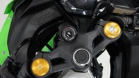 Meski dijual Rp 138 juta (OTR Jakarta), Kawasaki Ninja ZX-25R edisi spesial ini masih menggunakan anak kunci atau belum dilengkapi keyless. Foto: Kawasaki Indonesia