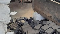 Bahkan, mesin ini mampu mengolah sampah dari masyarakat menjadi berbagai produk bernilai jual seperti Paving Block dan Refuse Derived Fuel (RDF) pengganti bahan bakar batu bara di Pabrik Semen.