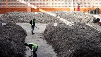 Sampah anorganik ini akan menjadi bahan baku berbagai produk dengan nilai jual, mulai dari bahan campuran aspal, paving block, hingga campuran batu bara. Tidak hanya bekerja secara efisien, semua mesin pengolah sampah dan alat pemilah sampah otomatis gibrik dari Waste to Wealth merupakan teknologi lokal yang mengandung TKDN.