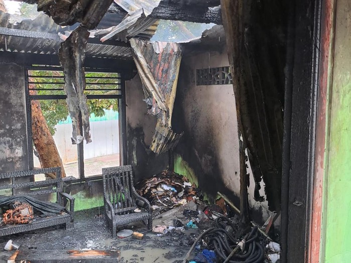 Kondisi gudang SPBU Medari, Sleman, yang terbakar usai dipadamkan, Kamis (8/8/2024) siang.