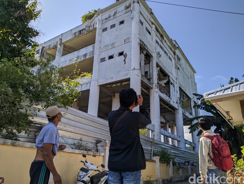 Kondisi selter tsunami di Dusun Karang Pangsor, Desa Pemenang Barat, Kecamatan Pemenang, Lombok Utara, NTB, Kamis (8/8/2024). (Ahmad Viqi/detikBali)