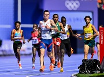 Duh! Kameramen Nyaris Tak Selamat di Lari 5.000 M Olimpiade 2024