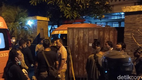 Lokasi mantan Bupati Jembrana Ida Bagus Ardana ditemukan tewas bersama istrinya, Kamis (8/8/2024). Rumah ini berada di Jalan Gurita IV Nomor 6 Denpasar. (Aryo Mahendro/detikBali)