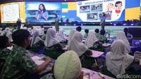 Kegiatan yang mengundang siswa SD kelas 3-5 ini diawali dengan workshop tentang manfaat menulis dengan tangan. Kemudian dilanjut dengan mengarahkan anak-anak untuk praktik menulis dengan tangan tentang bagaimana pengalaman menjaga lingkungan di sekolah dan di rumah.