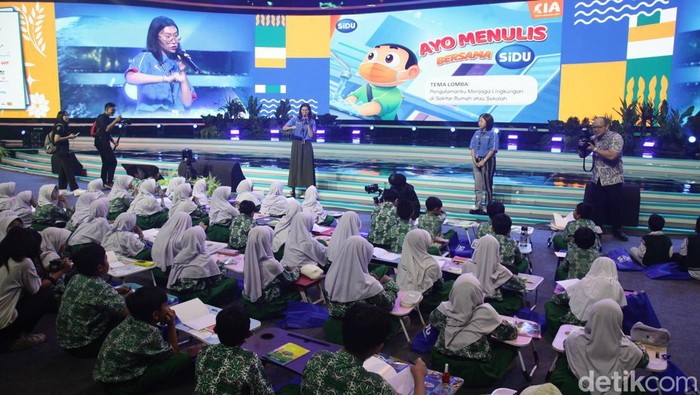 Sinar Dunia (SiDU) gelar kompetisi menulis dengan tangan. Kegiatan ini merupakan bagian dari event Festival LIKE 2.