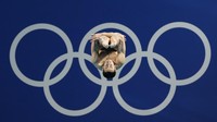 Giovanni Tocci dari Italia berlaga dalam babak penyisihan nomor loncat papan loncat 3m putra di Olimpiade Musim Panas 2024, Selasa, 6 Agustus 2024, di Saint-Denis, Prancis. (AP Photo/Lee Jin-man)  