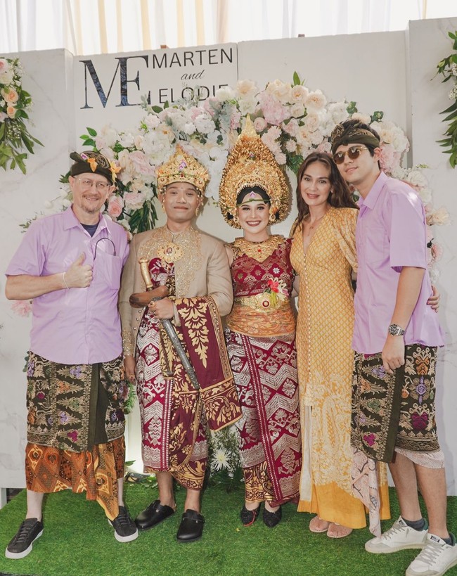 Two hearts, one love. Congrats @elodie_bouttier & @bagusmarten, lovebirds in love! Best wishes on this joyous day! tulis Luna. Terlihat sudah cukup dekat dengan keluarga Maxime, tak sedikit yang mendoakan agar Luna dan Maxime juga segera menyusul. Foto: Instagram/@lunamaya