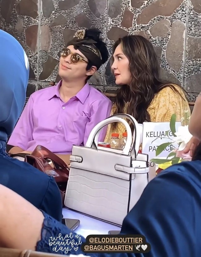 Selalu nempel bak prangko, kebersamaan pasangan yang satu ini juga sukses bikin para netizen ikut baper. Foto: Instagram/@lunamaya