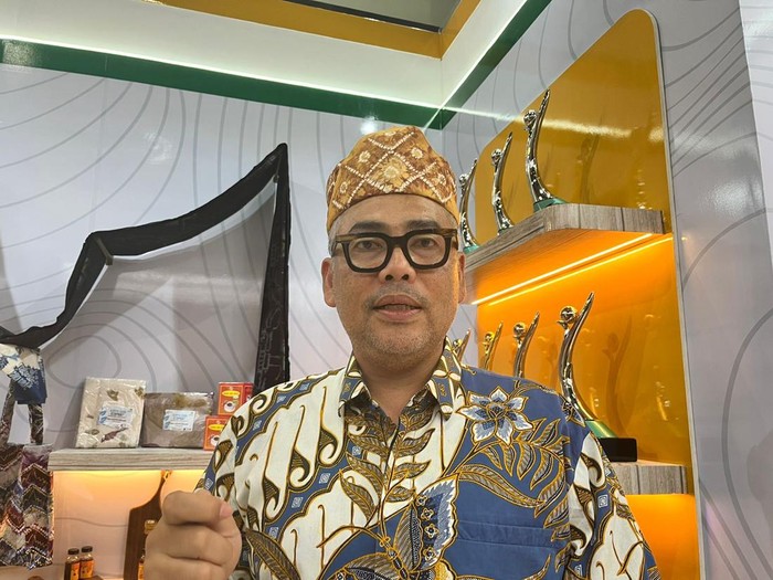Managers Investor Relations, Public Relations and Media Relations Bumi Resources, Ricco Surya