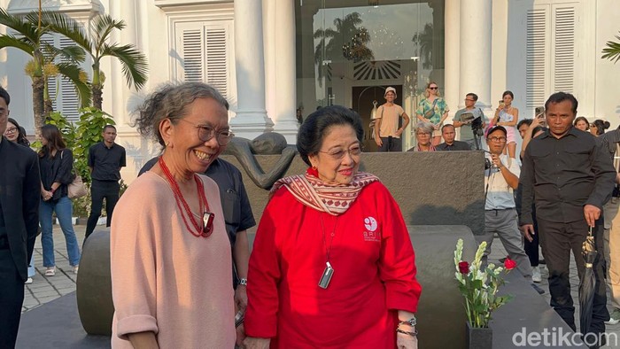 Megawati Soekarnoputri menghadiri festival seni karya pematung Dolorosa Sinaga. (Rumondang/detikcom)