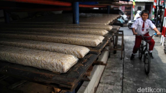 Tempe diajukan sebagai warisan budaya tak benda sejak Maret 2024. Salah satu sentra pembuatan tempe berada di Kampung Tempe, Sunter Jaya, Jakarta.