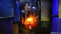 Kampung tempe ini selalu terlihat sibuk sejak dini hari.