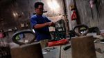 Mengintip Produksi Timbangan Meja Tradisional yang Masih Eksis