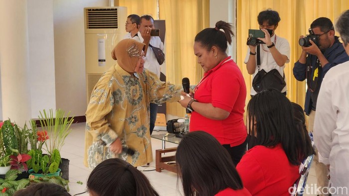 Menteri Sosial (Mensos) Republik Indonesia Tri Rismaharini. (Adrial/detikcom)