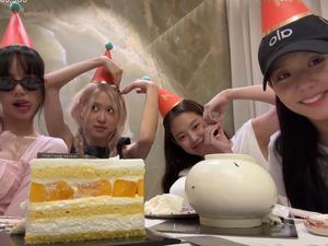 Momen BLACKPINK Reuni Bikin Fans Nangis Haru, Rayakan Ultah Debut ke-8