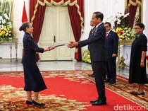 Momen Jokowi Terima Surat Kepercayaan 10 Dubes Negara Sahabat