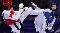 Panipak Wongpattanakit merupakan atlet taekwondo wanita yang berlaga di kelas 49 kg. Di laga final, seperti dilansir dari The Times, Panipak mengalahkan wakil China Guo Qing dengan 6-3 2-3 6-2. (REUTERS/Tingshu Wang)