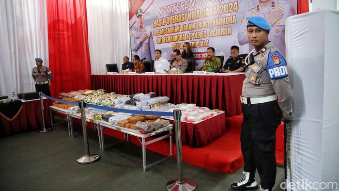 Polda Metro Jaya melaksanakan pemusnahan barang bukti ratusan kilogram narkotika di Polda Metro Jaya, Kamis (8/8/2024).