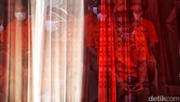 Para tersangka juga dihadirkan dalam gelar barang bukti dan pemusnahan narkoba.  