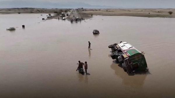Penampakan Banjir Bandang di Yaman yang Tewaskan 45 Orang