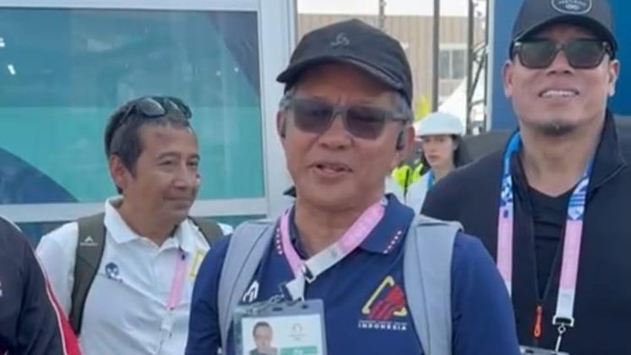 Pengurus FPTI, Rocky Gerung, mengatakan perolehan emas atlet panjat tebing Veddriq Leonardo adalah prestasi membahagiakan Indonesia.