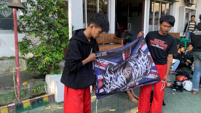 Pesilat yang juga sempat bikin onar di kawasan Jalan Manyar Kertoarjo Surabaya.