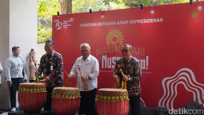 Plt Kepala Otorita Ibu Kota Nusantara (OIKN) sekaligus Menteri PUPR Basuki Hadimuljono meresmikan Pameran Bersama Arsip Kepresidenan di Taman Ismail Marzuki (TIM), Jakpus (Brigitta Belia/detikcom)