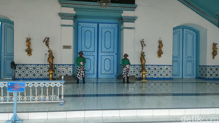 PN Solo membacakan eksekusi pembukaan pintu Kori Kamandungan Keraton Solo, Kamis (8/8/2024)