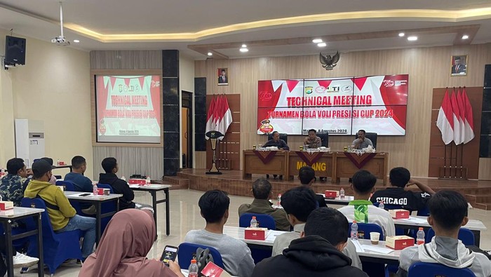 Polres Malang menggelar turnamen voli