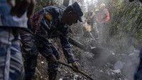 Otoritas Penerbangan Sipil Nepal mengatakan Helikopter yang sedang dalam perjalanan ke distrik Rasuwa dari Kathmandu pada Rabu sore, kehilangan kontak dengan kontrol lalu lintas udara tiga menit setelah lepas landas.