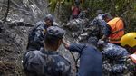 Potret Puing Helikopter Air Dynasty yang Jatuh di Hutan Nepal