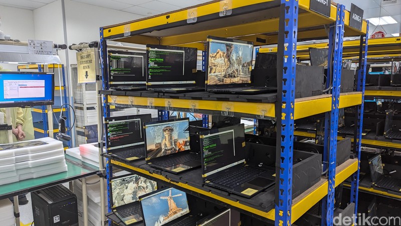 Proses produksi laptop Asus di Batam