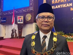 Prof Hartono Dilantik Jadi Rektor UNS 2024-2029