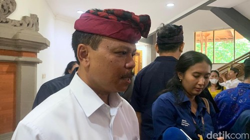 Sekda Bali Dewa Made Indra di kantor Gubernur Bali, Kamis (8/8/2024). (Rizki Setyo Samudro/detikBali)