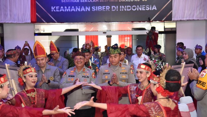 Seminar di Sespimti Polri