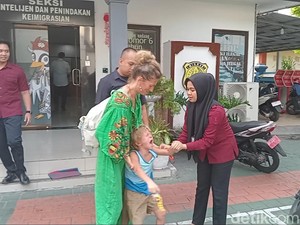 Dua Bule Bocil yang Pernah Viral di Bali: si Kocong hingga Aktivis Lele
